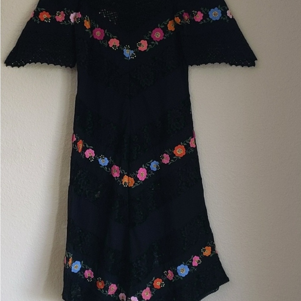 Chasing Unicorns Sample Black Lace
Embroidered Midi Dress S
